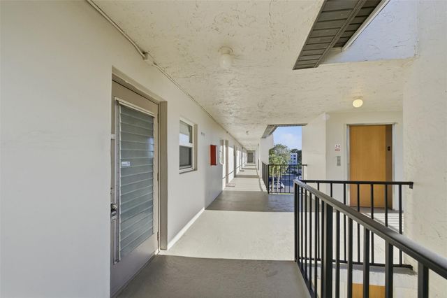 9430 Poinciana Place 409, Davie, FL 33324