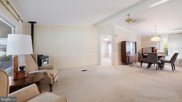742 DOGWOOD DR, North Wales, PA 19454