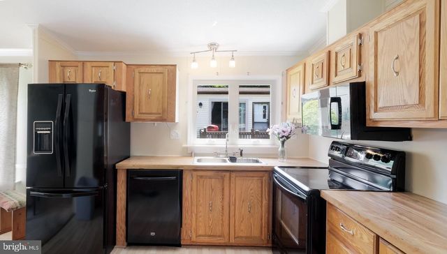742 DOGWOOD DR, North Wales, PA 19454