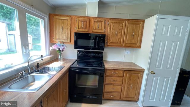 742 DOGWOOD DR, North Wales, PA 19454