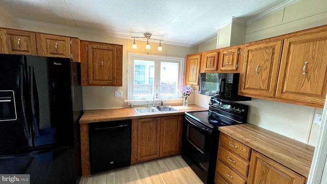 742 DOGWOOD DR, North Wales, PA 19454