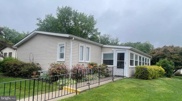 742 DOGWOOD DR, North Wales, PA 19454