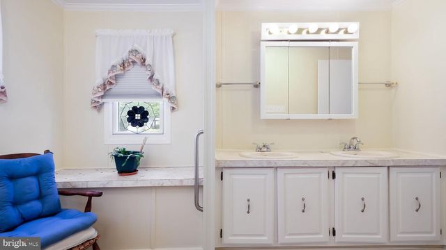 742 DOGWOOD DR, North Wales, PA 19454