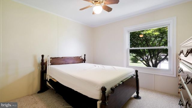 742 DOGWOOD DR, North Wales, PA 19454