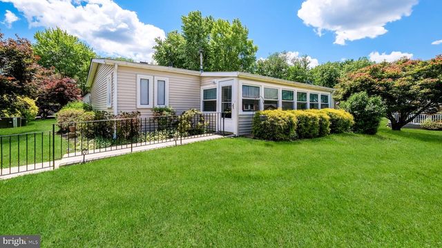 742 DOGWOOD DR, North Wales, PA 19454