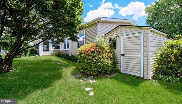 742 DOGWOOD DR, North Wales, PA 19454