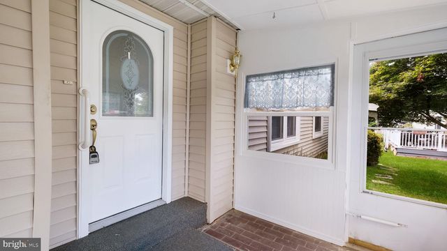 742 DOGWOOD DR, North Wales, PA 19454