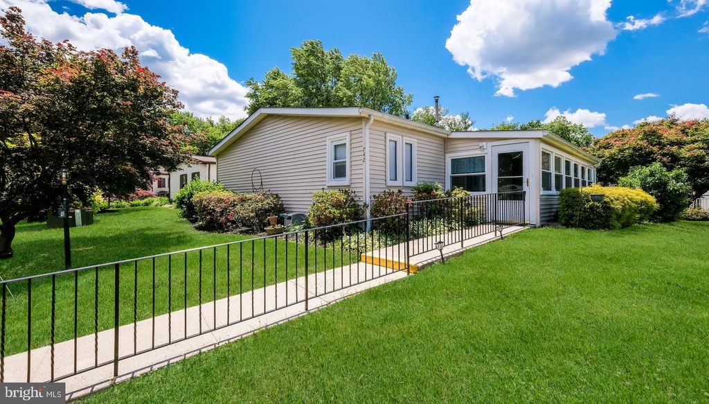 742 DOGWOOD DR, North Wales, PA 19454