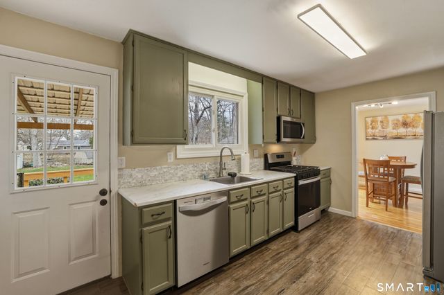 83 Parkview Drive, Southington, CT 06479