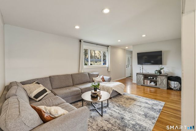 83 Parkview Drive, Southington, CT 06479