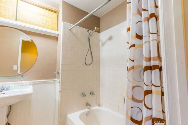 23132 Posada, Valencia, CA 91354