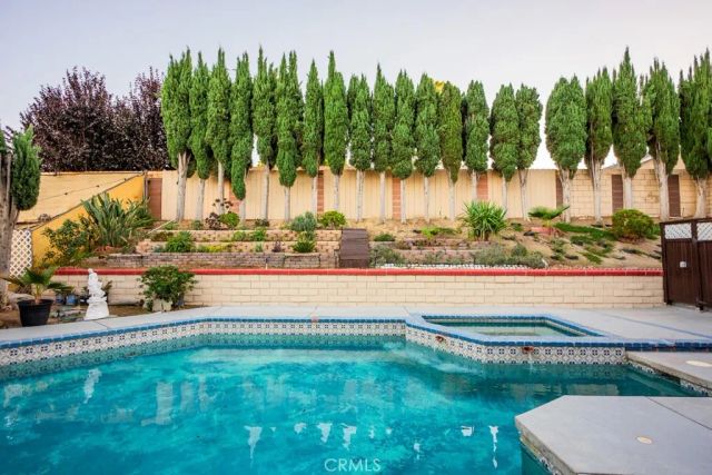 23132 Posada, Valencia, CA 91354