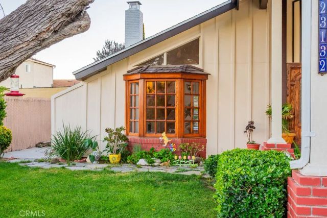 23132 Posada, Valencia, CA 91354