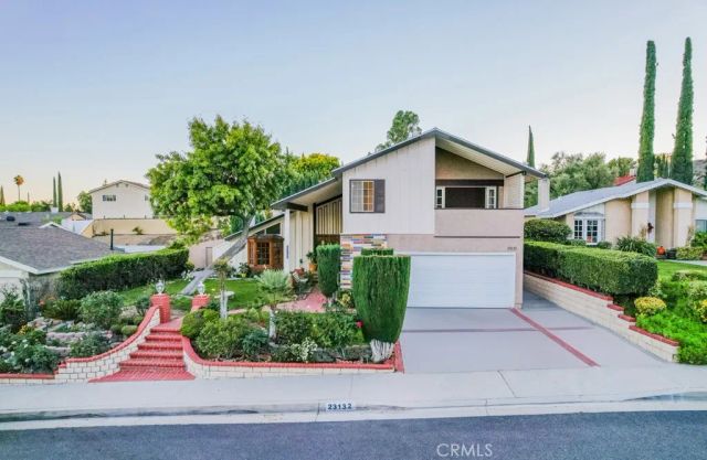 23132 Posada, Valencia, CA 91354