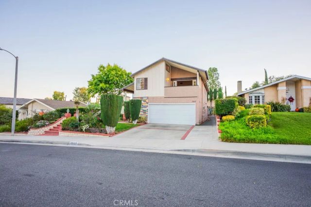 23132 Posada, Valencia, CA 91354