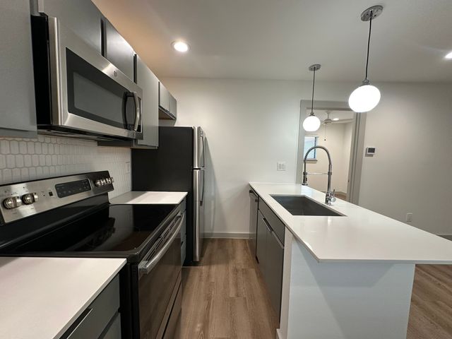 4526 Munger Avenue 206, Dallas, TX 75204