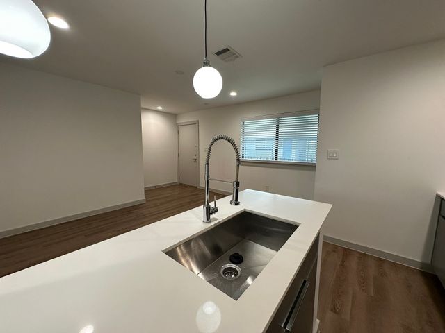 4526 Munger Avenue 206, Dallas, TX 75204