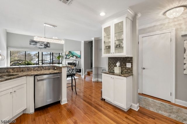 5 Bluebird Ct, Hampton Twp., NJ 07860