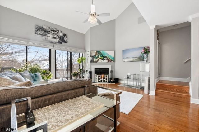 5 Bluebird Ct, Hampton Twp., NJ 07860