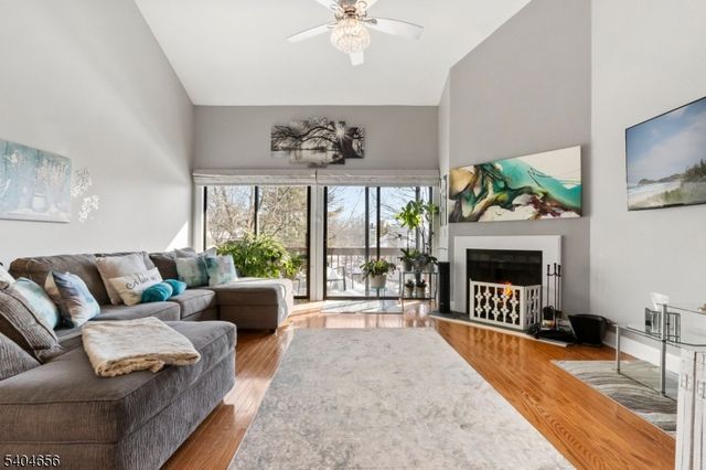 5 Bluebird Ct, Hampton Twp., NJ 07860