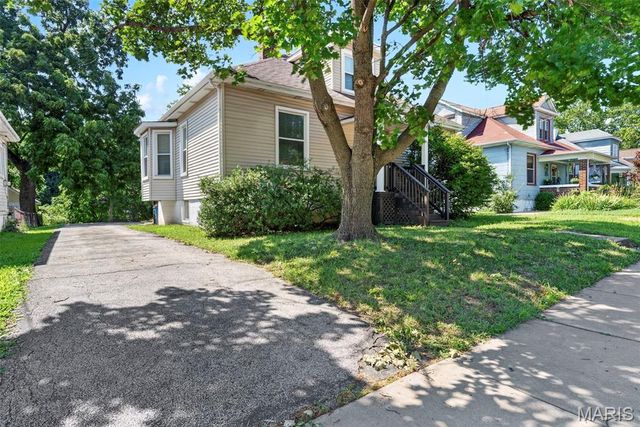 3405 Brown Road, St John, MO 63114