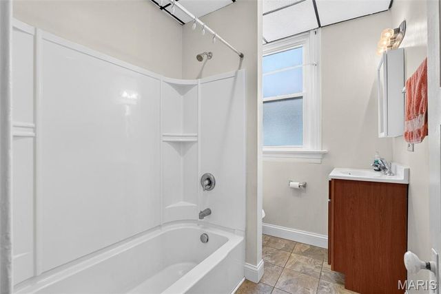 3405 Brown Road, St John, MO 63114