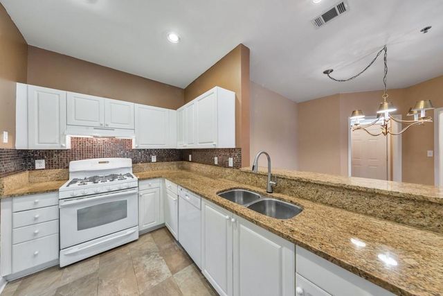 1002 Vinings Forest Lane SE 10, Smyrna, GA 30080