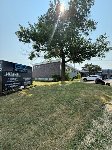 210 Skokie Valley Road, Highland Park, IL 60035