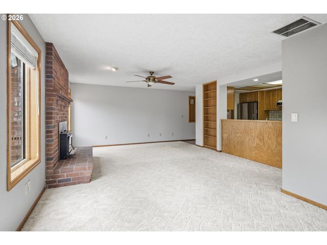 310 Ne GREENWAY Dr, Gresham, OR 97030