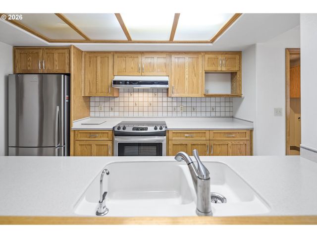 310 Ne GREENWAY Dr, Gresham, OR 97030