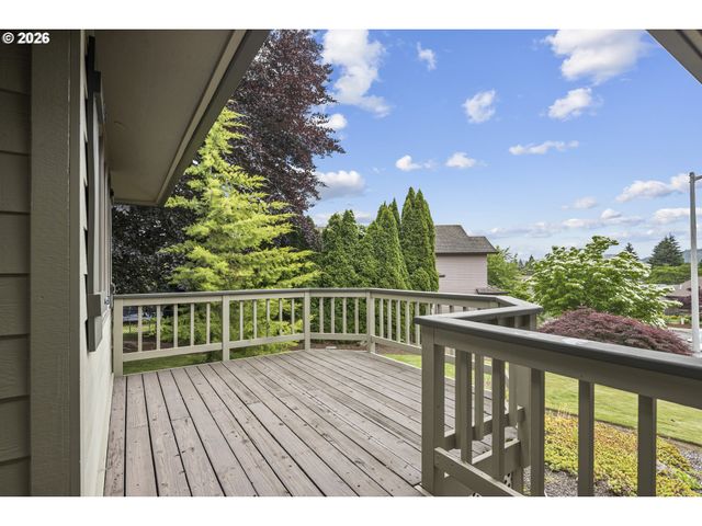 310 Ne GREENWAY Dr, Gresham, OR 97030