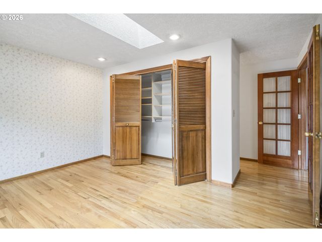 310 Ne GREENWAY Dr, Gresham, OR 97030