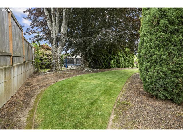 310 Ne GREENWAY Dr, Gresham, OR 97030