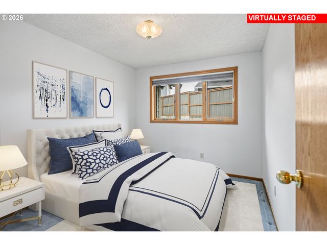 310 Ne GREENWAY Dr, Gresham, OR 97030