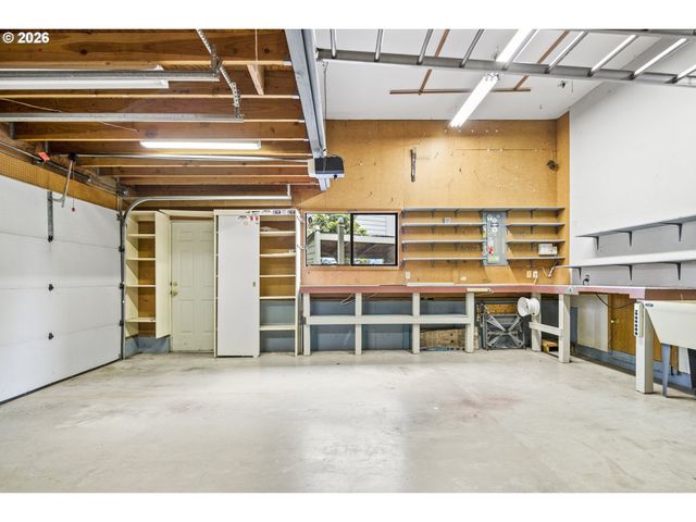 310 Ne GREENWAY Dr, Gresham, OR 97030