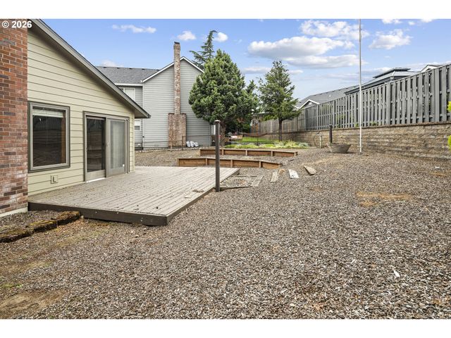 310 Ne GREENWAY Dr, Gresham, OR 97030