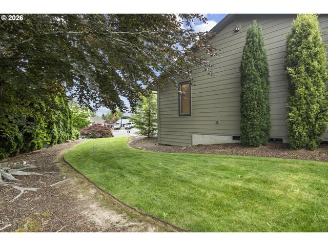 310 Ne GREENWAY Dr, Gresham, OR 97030