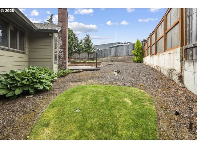 310 Ne GREENWAY Dr, Gresham, OR 97030