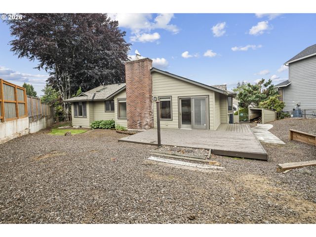 310 Ne GREENWAY Dr, Gresham, OR 97030