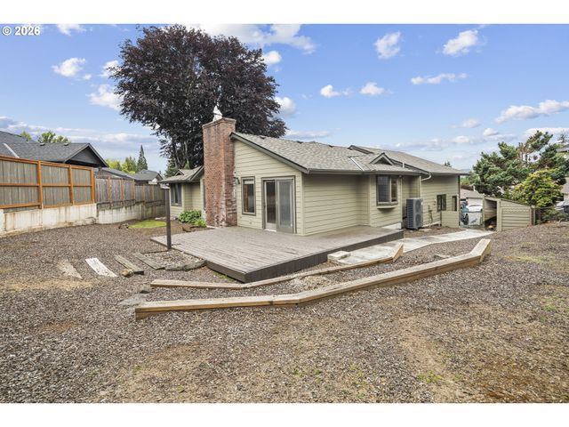 310 Ne GREENWAY Dr, Gresham, OR 97030