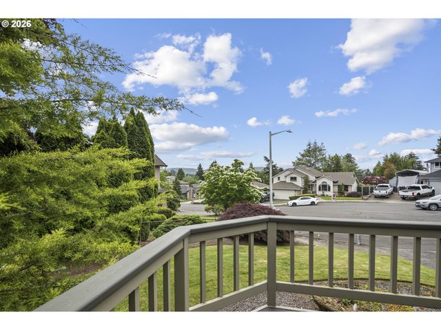 310 Ne GREENWAY Dr, Gresham, OR 97030