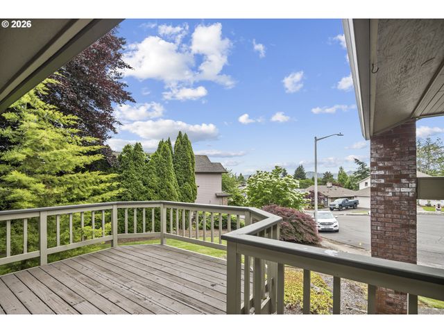 310 Ne GREENWAY Dr, Gresham, OR 97030