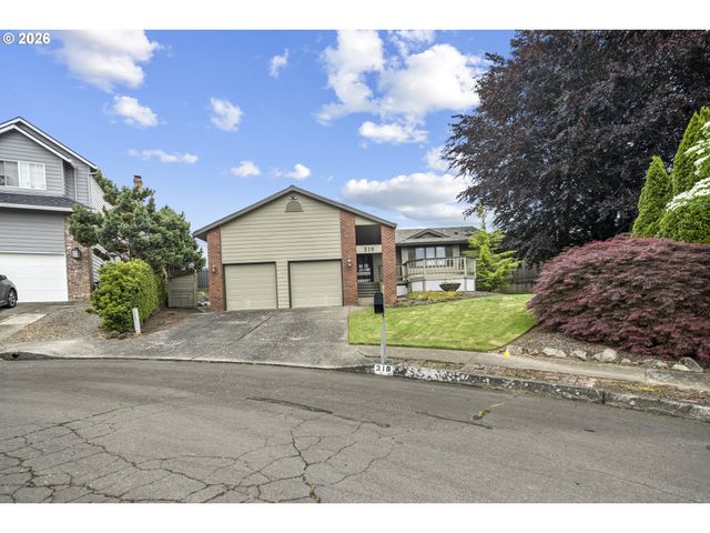 310 Ne GREENWAY Dr, Gresham, OR 97030