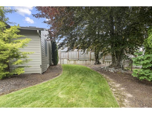 310 Ne GREENWAY Dr, Gresham, OR 97030