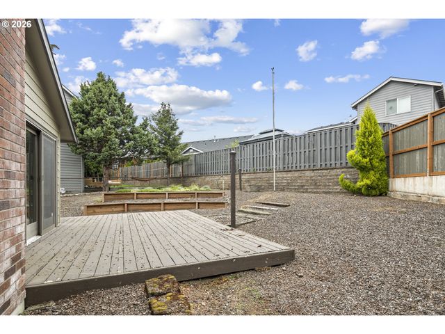 310 Ne GREENWAY Dr, Gresham, OR 97030