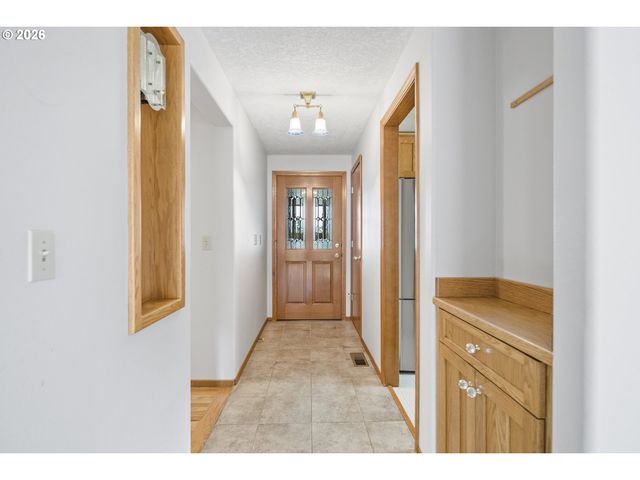 310 Ne GREENWAY Dr, Gresham, OR 97030