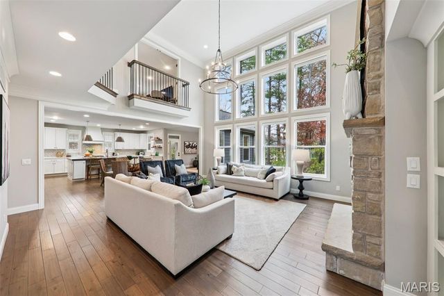 115 Ladue Pine Woods Place, St Louis, MO 63141