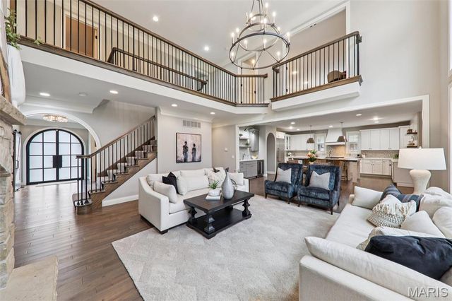 115 Ladue Pine Woods Place, St Louis, MO 63141