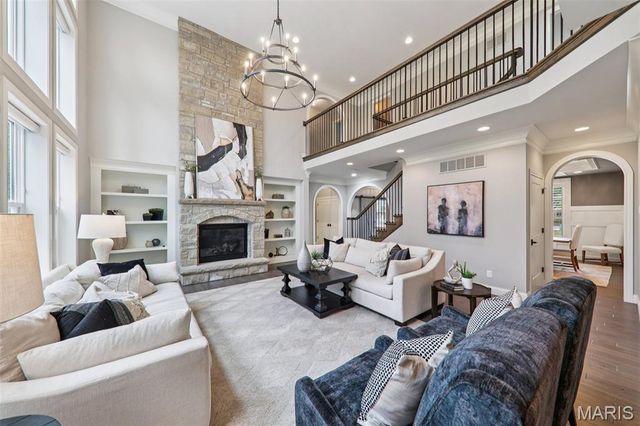 115 Ladue Pine Woods Place, St Louis, MO 63141