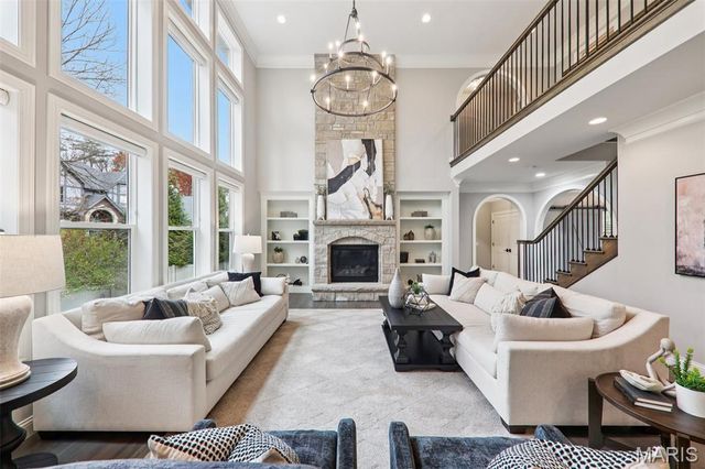 115 Ladue Pine Woods Place, St Louis, MO 63141